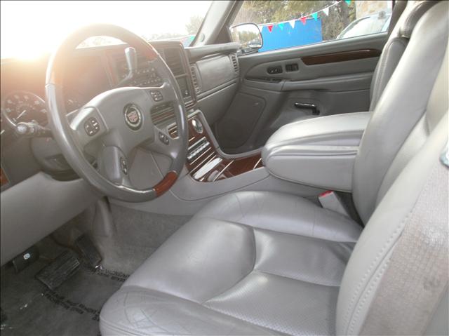 2004 Cadillac Escalade Base