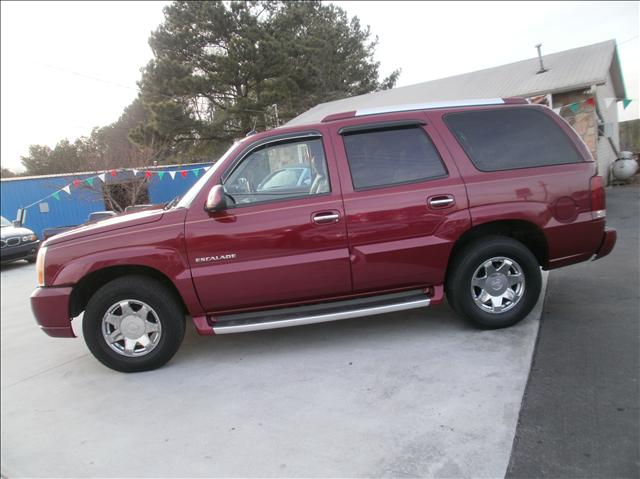 2004 Cadillac Escalade Base