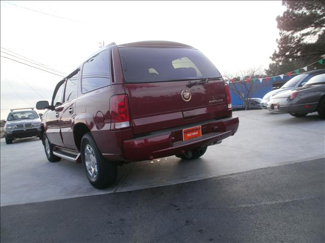2004 Cadillac Escalade Base