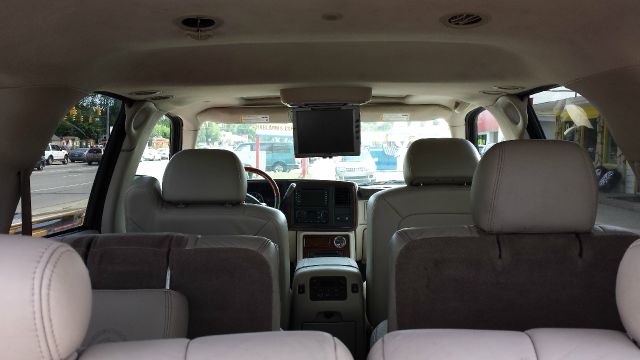 2004 Cadillac Escalade EX - DUAL Power Doors