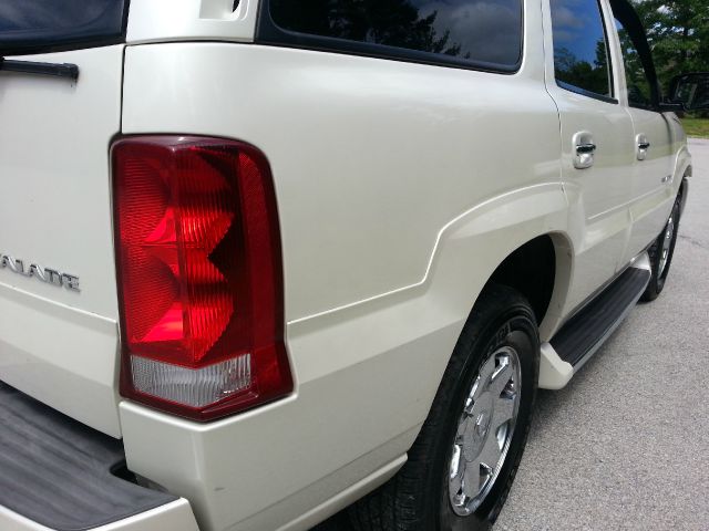 2004 Cadillac Escalade EX - DUAL Power Doors