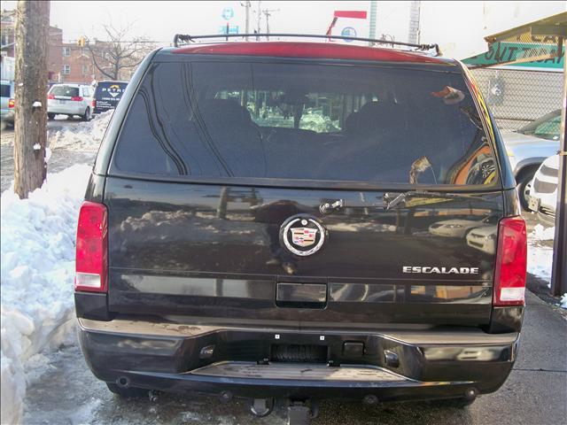 2004 Cadillac Escalade Base