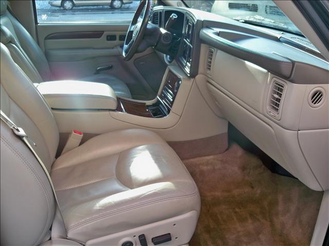 2004 Cadillac Escalade Base