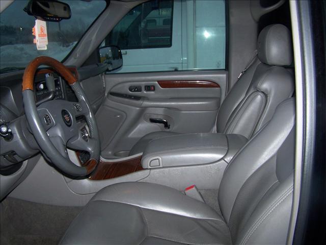 2004 Cadillac Escalade Base