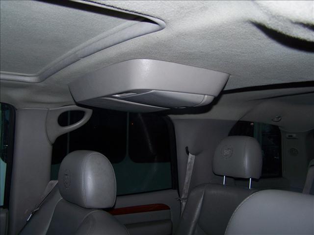 2004 Cadillac Escalade Base