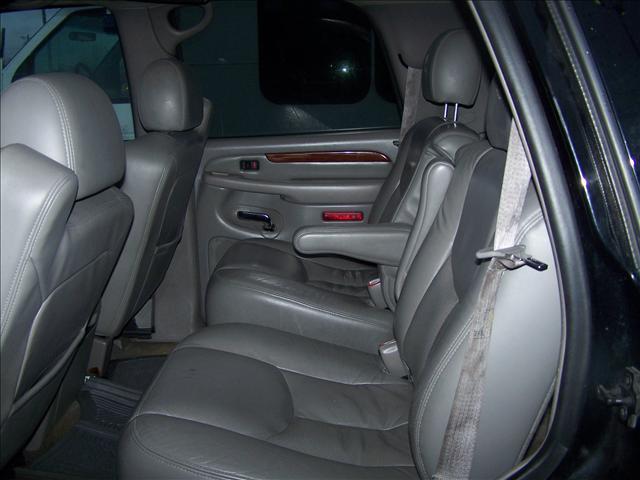 2004 Cadillac Escalade Base