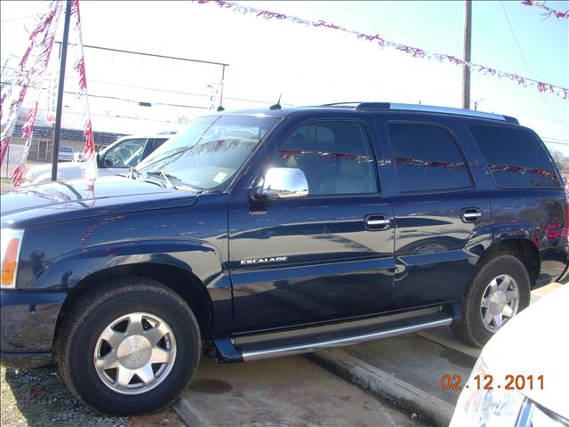 2004 Cadillac Escalade Base