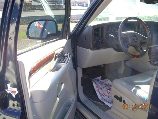 2004 Cadillac Escalade Base