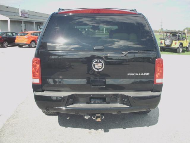 2005 Cadillac Escalade Base