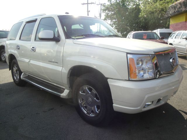 2005 Cadillac Escalade Base