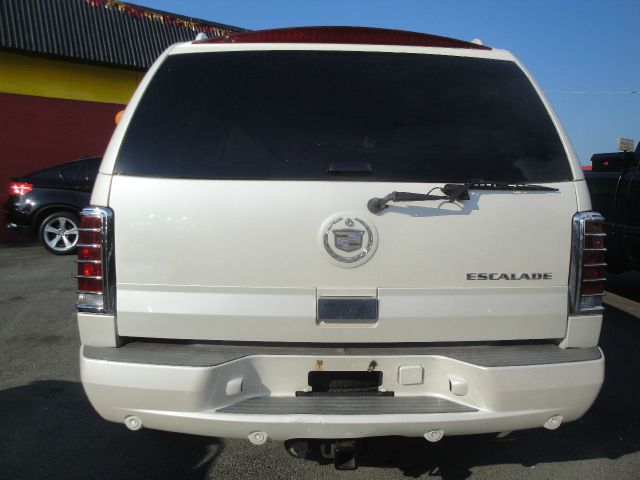 2005 Cadillac Escalade Base