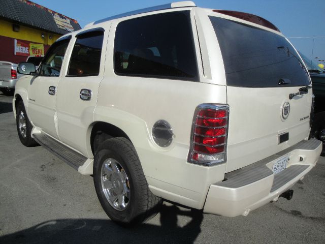 2005 Cadillac Escalade Base