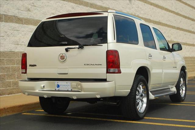 2005 Cadillac Escalade Base