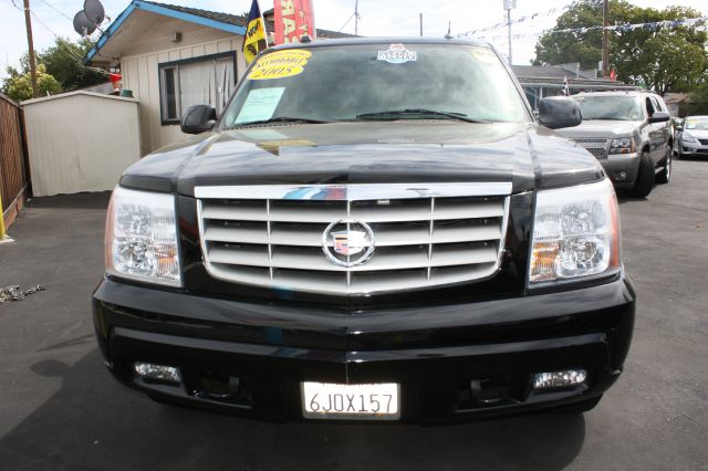 2005 Cadillac Escalade LS Flex Fuel 4x4 This Is One Of Our Best Bargains