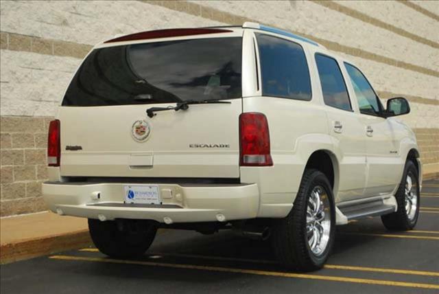 2005 Cadillac Escalade Base