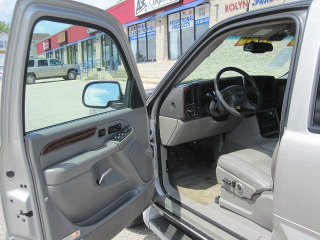 2005 Cadillac Escalade EX - DUAL Power Doors