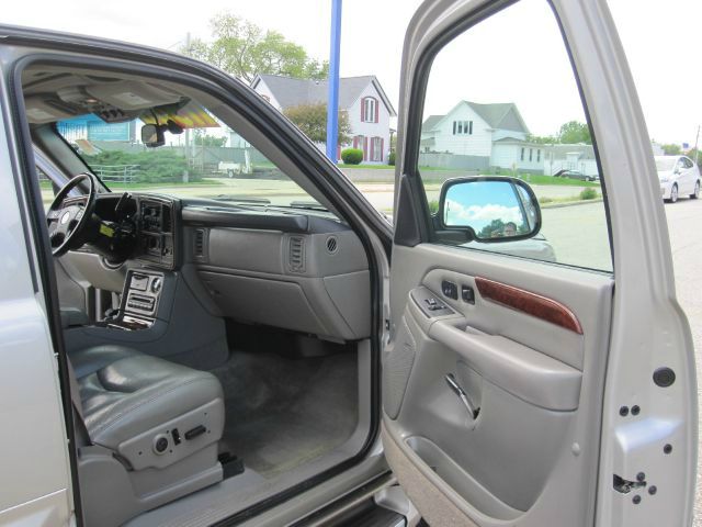 2005 Cadillac Escalade EX - DUAL Power Doors