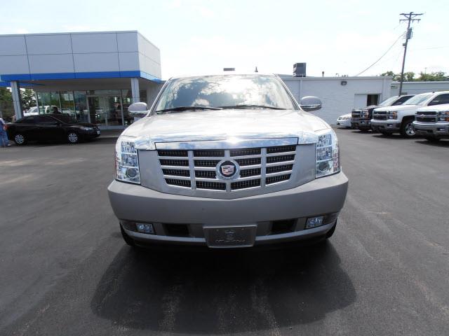 2007 Cadillac Escalade LS Flex Fuel 4x4 This Is One Of Our Best Bargains