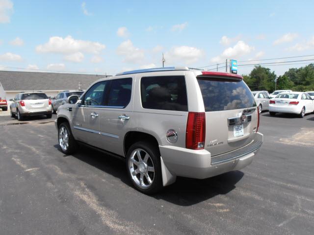 2007 Cadillac Escalade LS Flex Fuel 4x4 This Is One Of Our Best Bargains