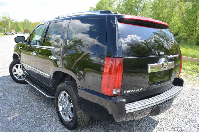 2007 Cadillac Escalade LS Flex Fuel 4x4 This Is One Of Our Best Bargains