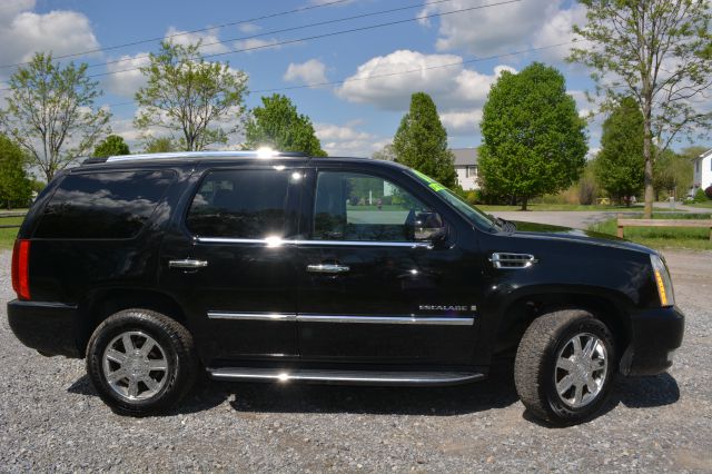 2007 Cadillac Escalade LS Flex Fuel 4x4 This Is One Of Our Best Bargains