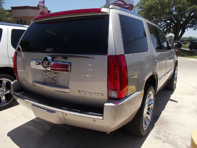 2008 Cadillac Escalade 29