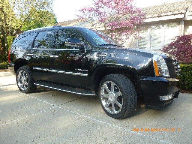 2010 Cadillac Escalade GLS PZEV