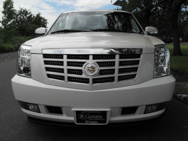 2010 Cadillac Escalade 2500 4X4 8FT BED
