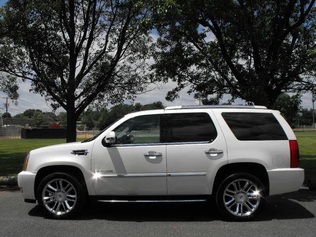 2010 Cadillac Escalade 2500 4X4 8FT BED
