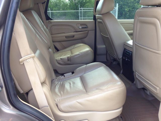 2011 Cadillac Escalade SE W/rse