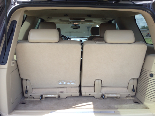 2011 Cadillac Escalade SE W/rse