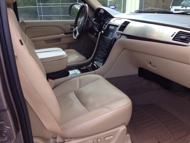 2011 Cadillac Escalade SE W/rse