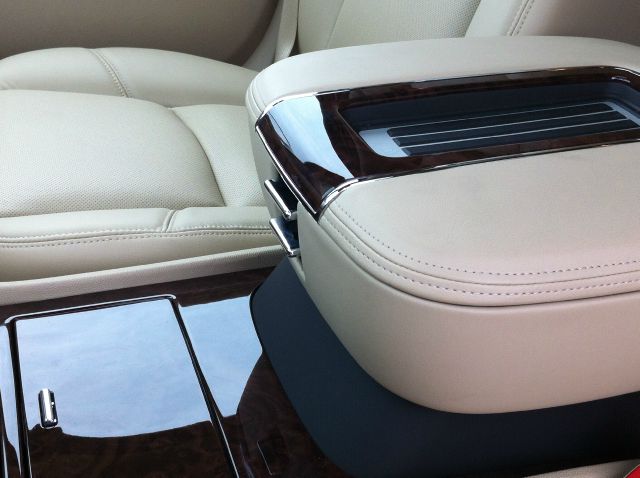 2013 Cadillac Escalade SE W/rse