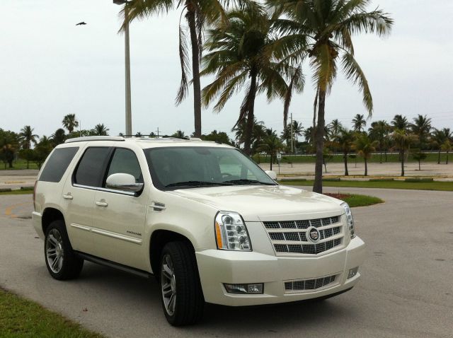 2013 Cadillac Escalade SE W/rse