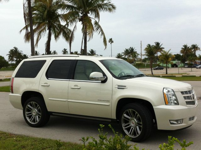 2013 Cadillac Escalade SE W/rse