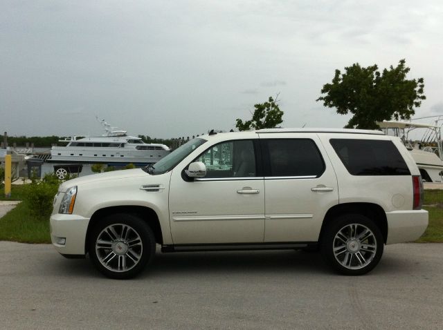 2013 Cadillac Escalade SE W/rse