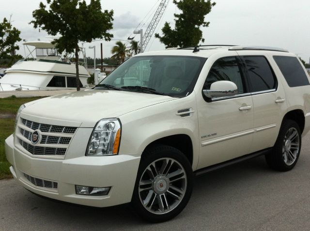 2013 Cadillac Escalade SE W/rse