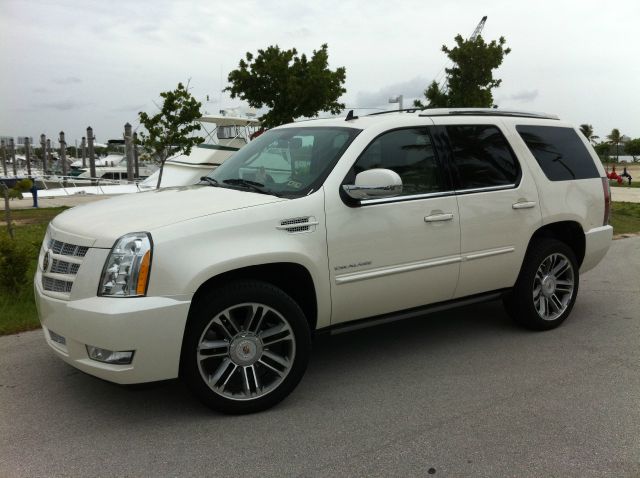 2013 Cadillac Escalade SE W/rse