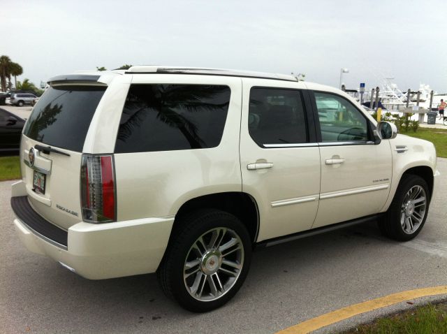 2013 Cadillac Escalade SE W/rse