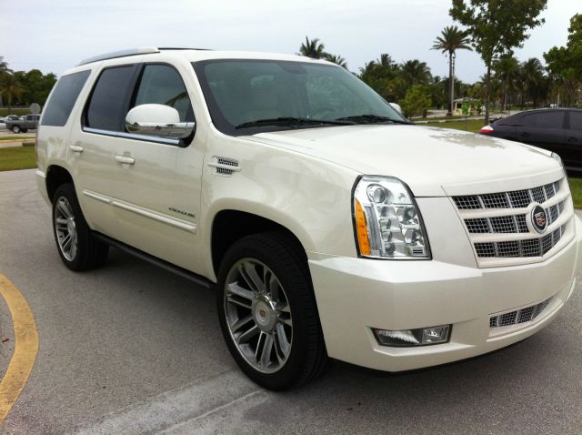 2013 Cadillac Escalade SE W/rse