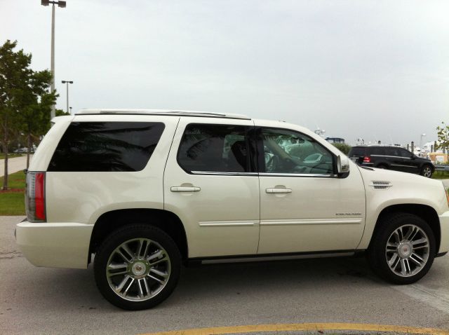2013 Cadillac Escalade SE W/rse