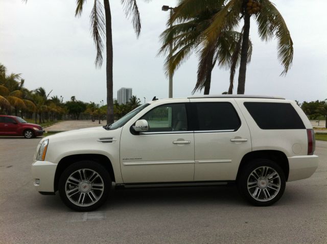 2013 Cadillac Escalade SE W/rse