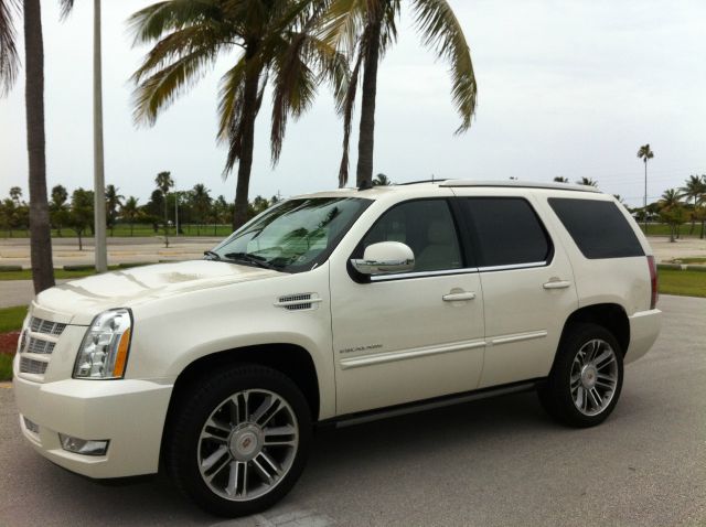 2013 Cadillac Escalade SE W/rse