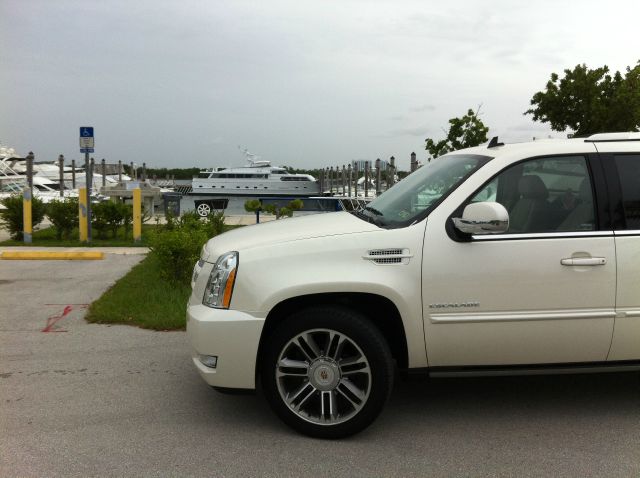 2013 Cadillac Escalade SE W/rse