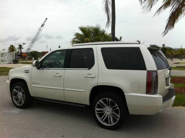 2013 Cadillac Escalade SE W/rse