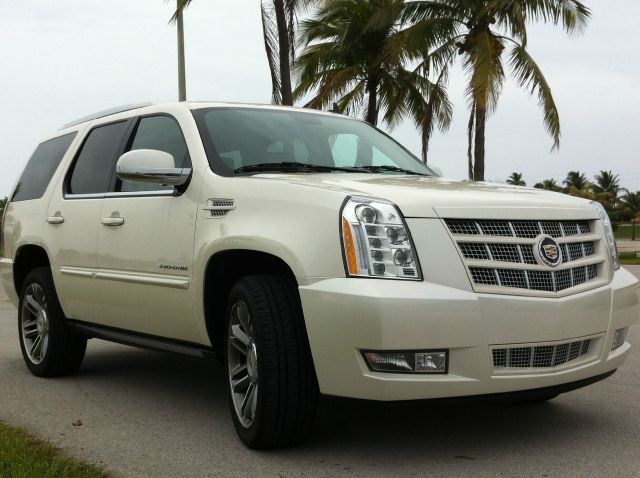 2013 Cadillac Escalade SE W/rse