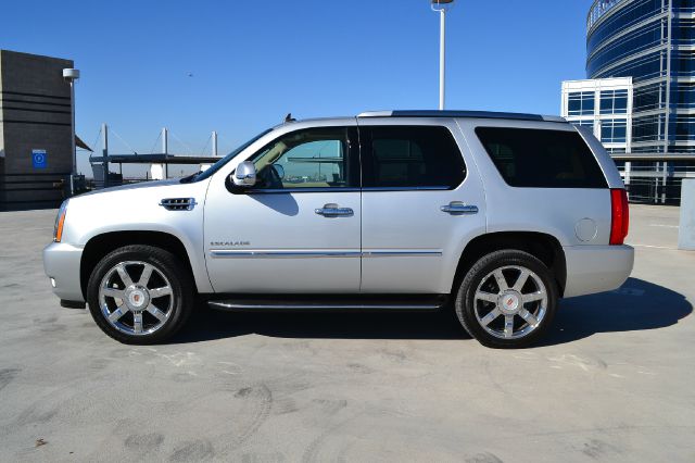 2013 Cadillac Escalade GLS PZEV