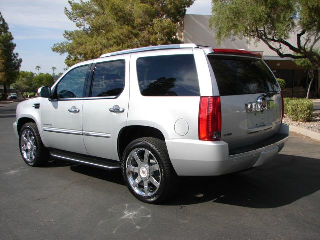 2013 Cadillac Escalade GLS PZEV