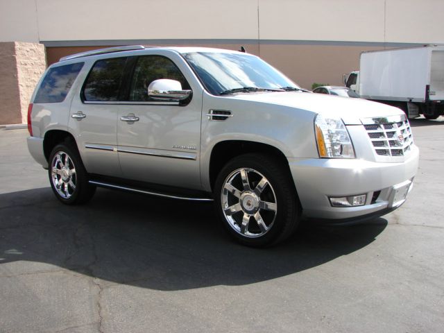 2013 Cadillac Escalade GLS PZEV