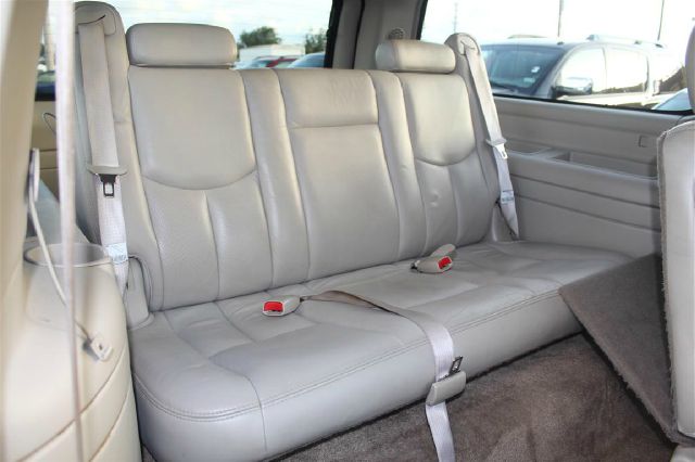 2003 Cadillac Escalade ESV SR5 Sport Utility 4D